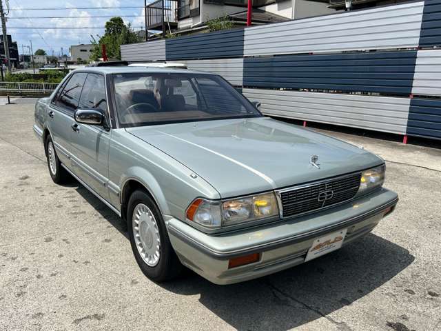 1990 Nissan Gloria – thumbnail 2