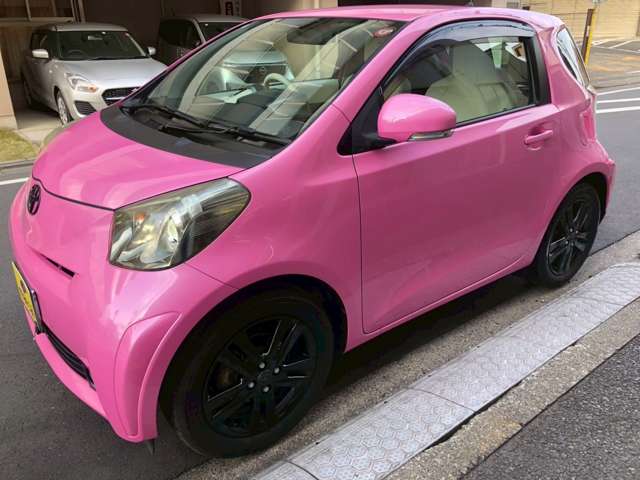 2010 Toyota iQ – thumbnail 4