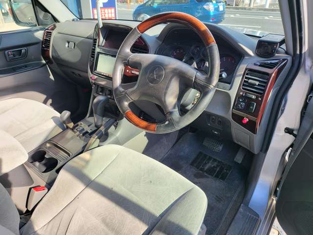2000 Mitsubishi Pajero – thumbnail 3