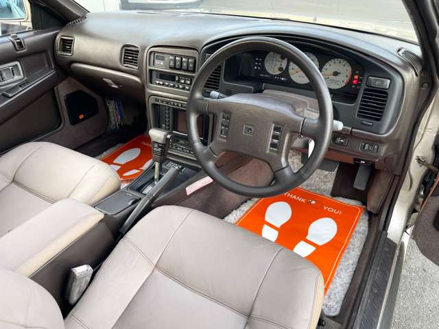 1991 Nissan Leopard – thumbnail 2