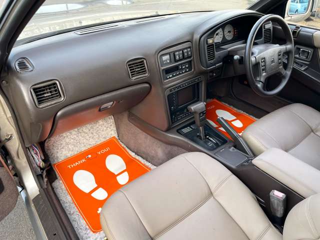 1991 Nissan Leopard – thumbnail 3