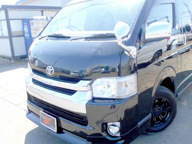 2009 Toyota Regius Ace – thumbnail 2