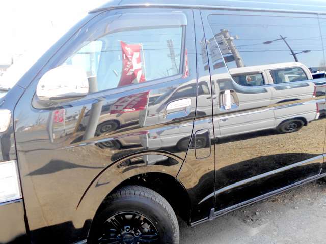 2009 Toyota Regius Ace – thumbnail 4