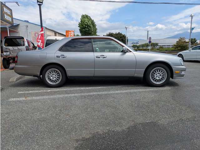 1998 Nissan Gloria – thumbnail 4