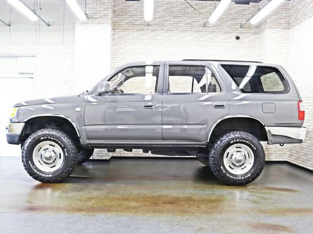 1997 Toyota Hilux Surf – thumbnail 2