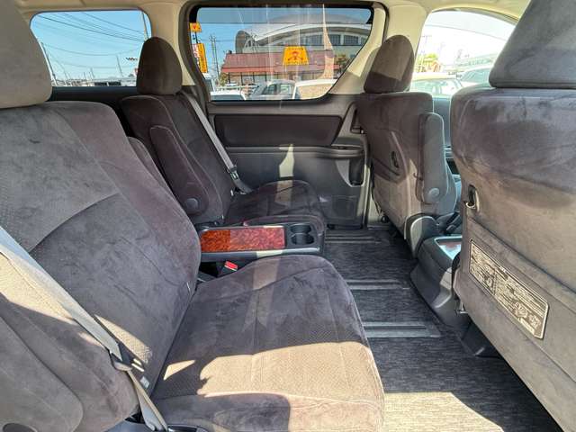 2010 Toyota Alphard – thumbnail 4