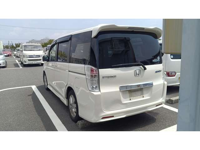 2010 Honda Stepwgn – thumbnail 3