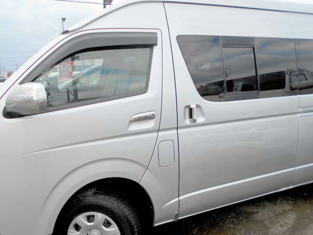 2007 Toyota Regius Ace – thumbnail 4