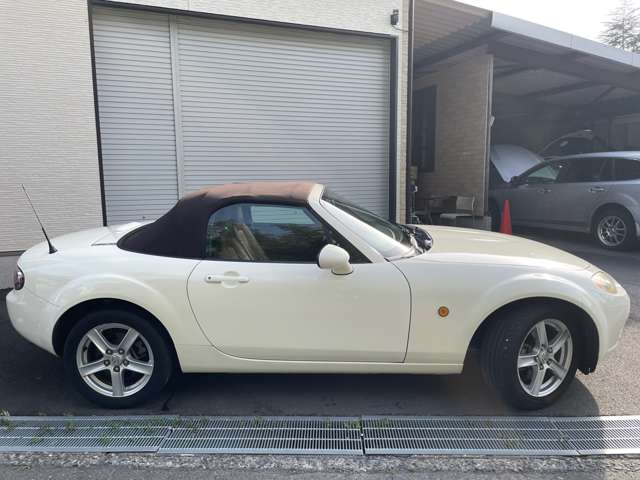 2005 Mazda Roadster – thumbnail 3
