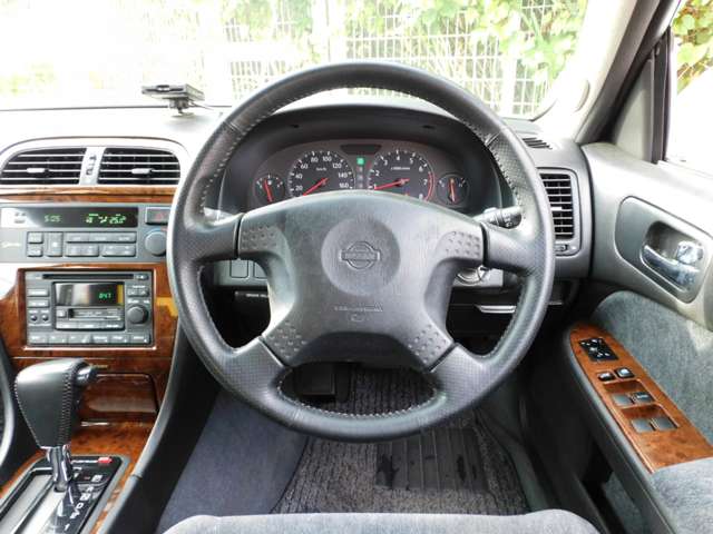 1998 Nissan Gloria – thumbnail 3