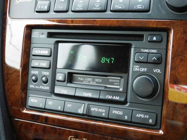 1998 Nissan Gloria – thumbnail 4