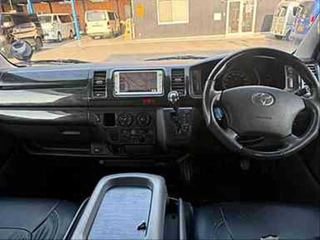 2006 Toyota Hiace – thumbnail 3