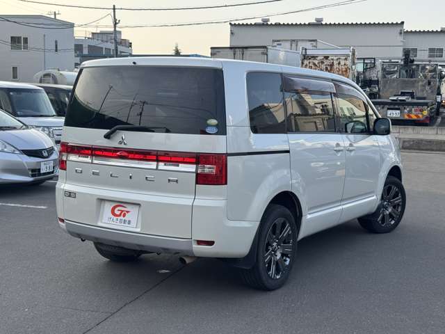 2007 Mitsubishi Delica D:5 – thumbnail 2