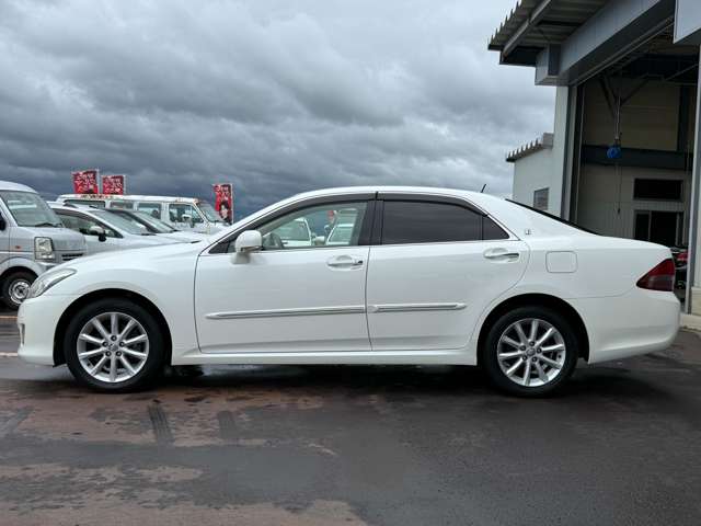 2008 Toyota Crown Royal – thumbnail 3