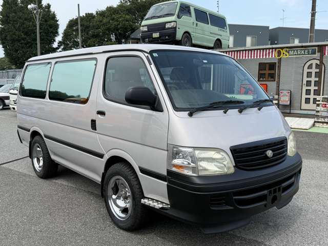 1999 Toyota Hiace – thumbnail 2