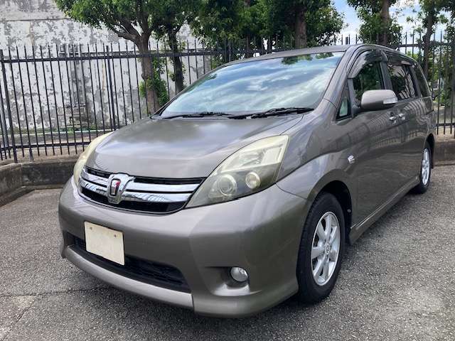 2011 Toyota Isis – thumbnail 3