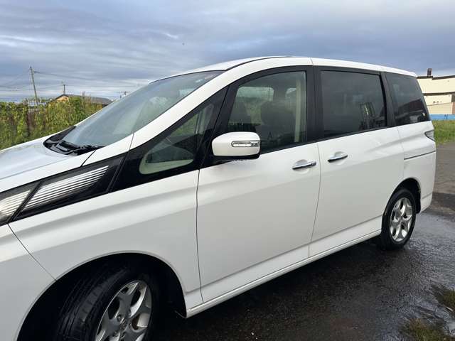 2010 Mazda Biante – thumbnail 3