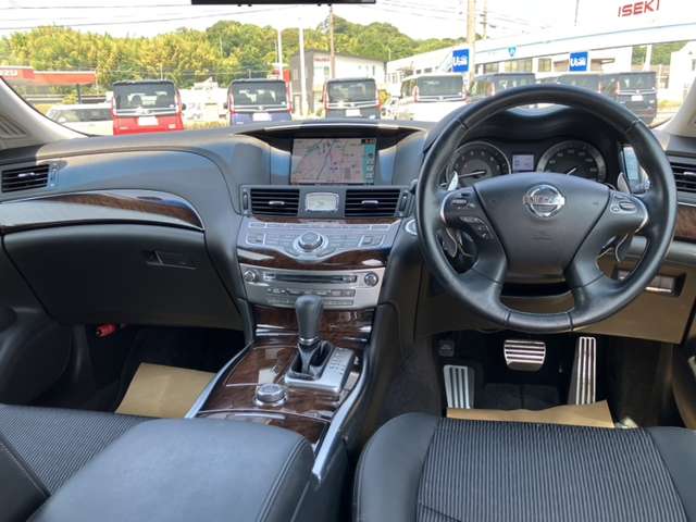 2010 Nissan Fuga – thumbnail 4