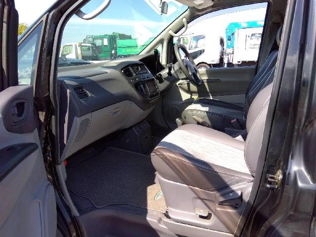 2004 Mitsubishi Delica Space Gear – thumbnail 3