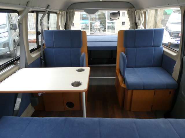 2008 Toyota Hiace – thumbnail 4