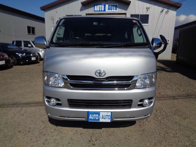2008 Toyota Hiace – thumbnail 2