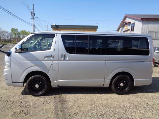 2008 Toyota Hiace – thumbnail 4