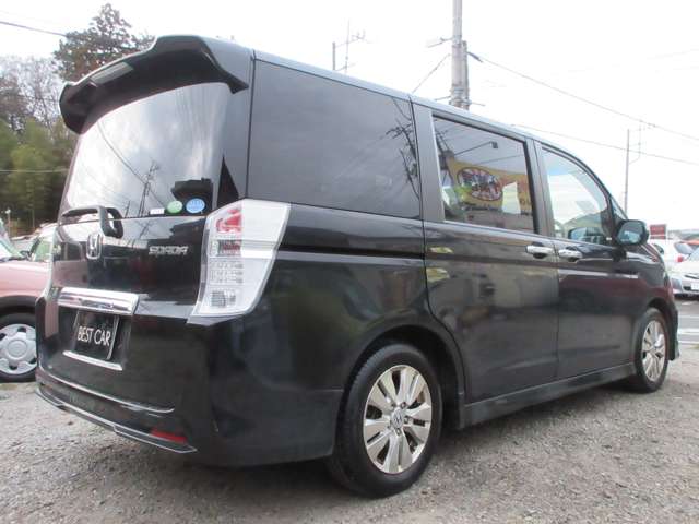 2010 Honda Stepwgn – thumbnail 4