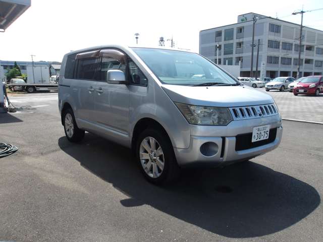 2008 Mitsubishi Delica D:5 – thumbnail 3