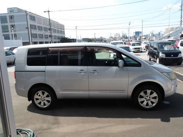 2008 Mitsubishi Delica D:5 – thumbnail 4