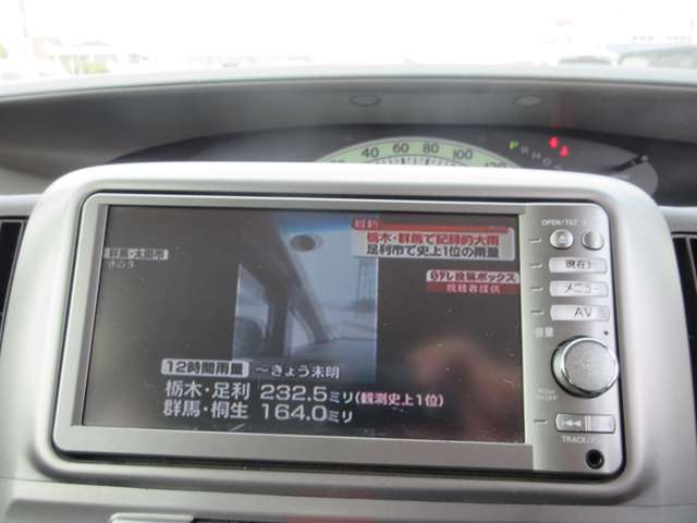 2010 Daihatsu Tanto – thumbnail 3