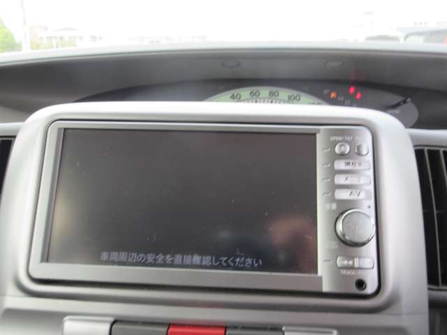 2010 Daihatsu Tanto – thumbnail 4
