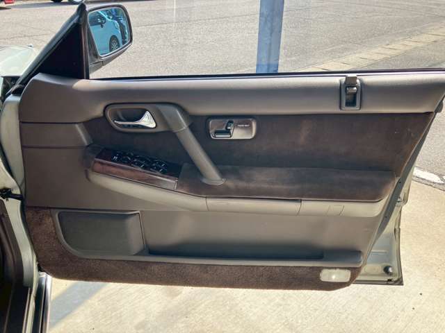 1989 Nissan Gloria Sedan – thumbnail 3