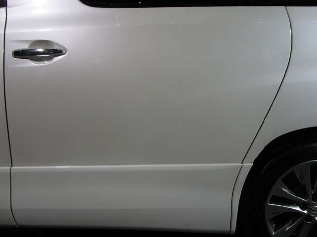 2010 Toyota Alphard – thumbnail 4