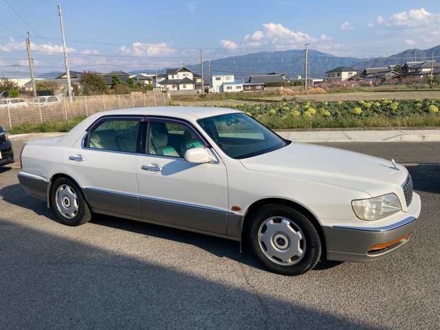 2000 Mitsubishi Proudia – thumbnail 2