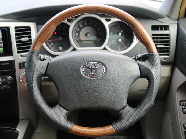 1998 Toyota Hilux Surf – thumbnail 3