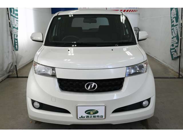 2010 Toyota bB – thumbnail 2