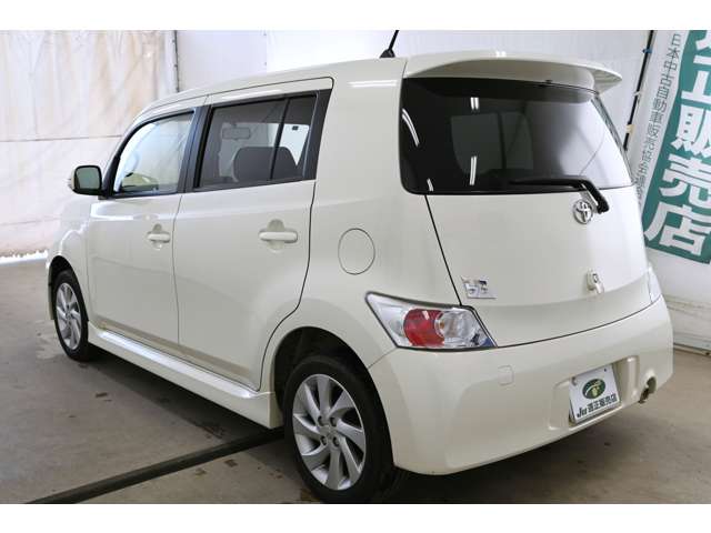 2010 Toyota bB – thumbnail 4