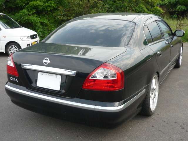2001 Nissan Cima – thumbnail 2