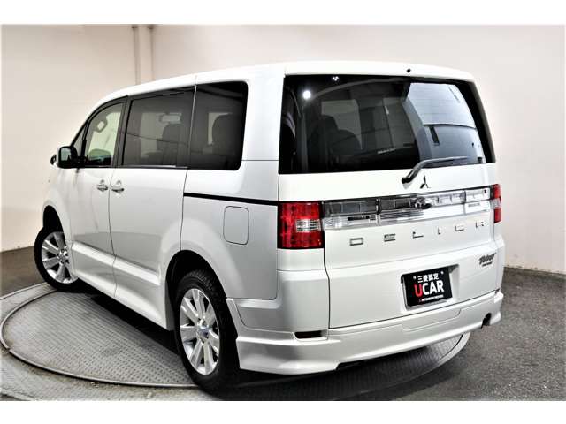 2010 Mitsubishi Delica D:5 – thumbnail 4