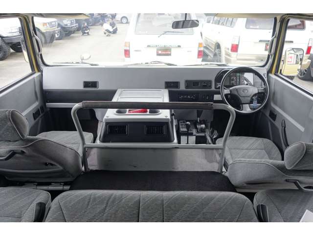 2002 Toyota Megacruiser – thumbnail 4