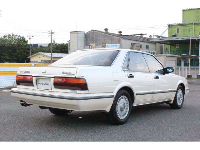 1989 Nissan Gloria – thumbnail 3