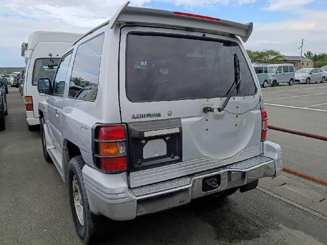 1997 Mitsubishi Pajero – thumbnail 2