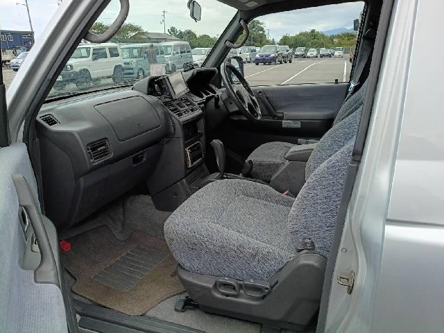 1997 Mitsubishi Pajero – thumbnail 3
