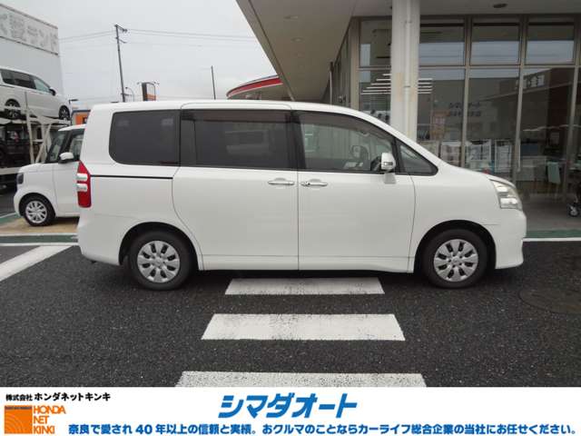 2011 Toyota Noah – thumbnail 4
