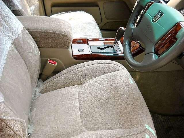 2002 Toyota Crown Majesta – thumbnail 3