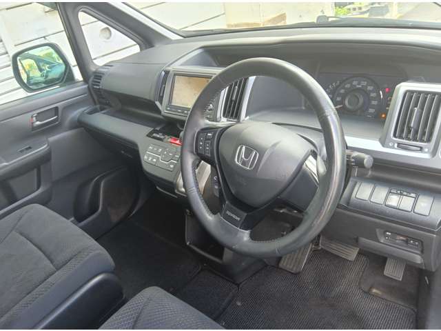 2009 Honda Stepwgn – thumbnail 2