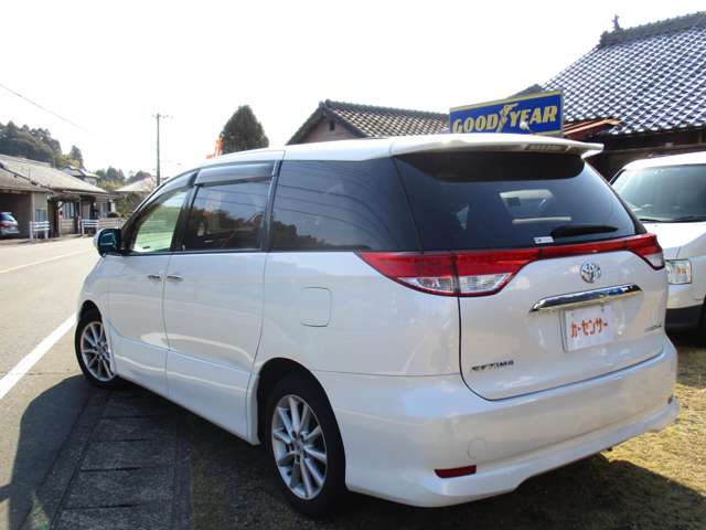 2010 Toyota Estima – thumbnail 2