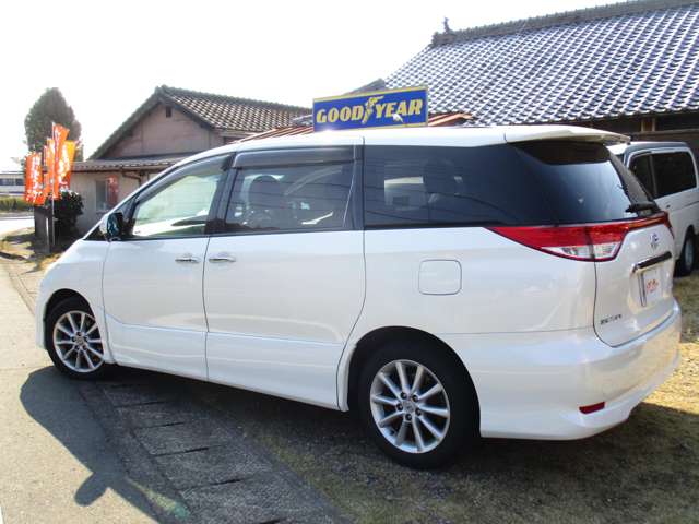 2010 Toyota Estima – thumbnail 3