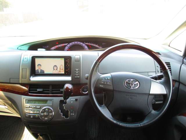 2010 Toyota Estima – thumbnail 4