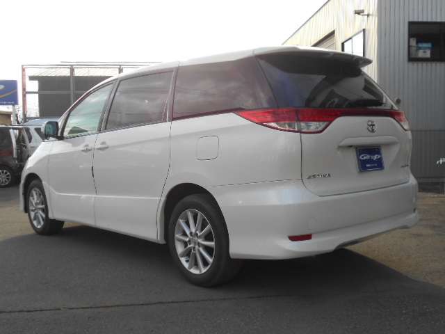 2009 Toyota Estima – thumbnail 2